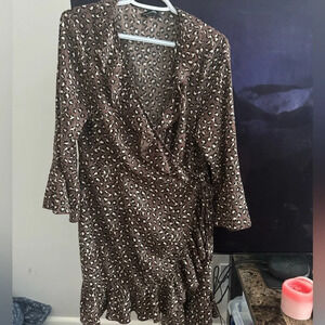 Pretty Little Thing | Leopard print wrap dress - Mini - size 12 - Slight ruffle